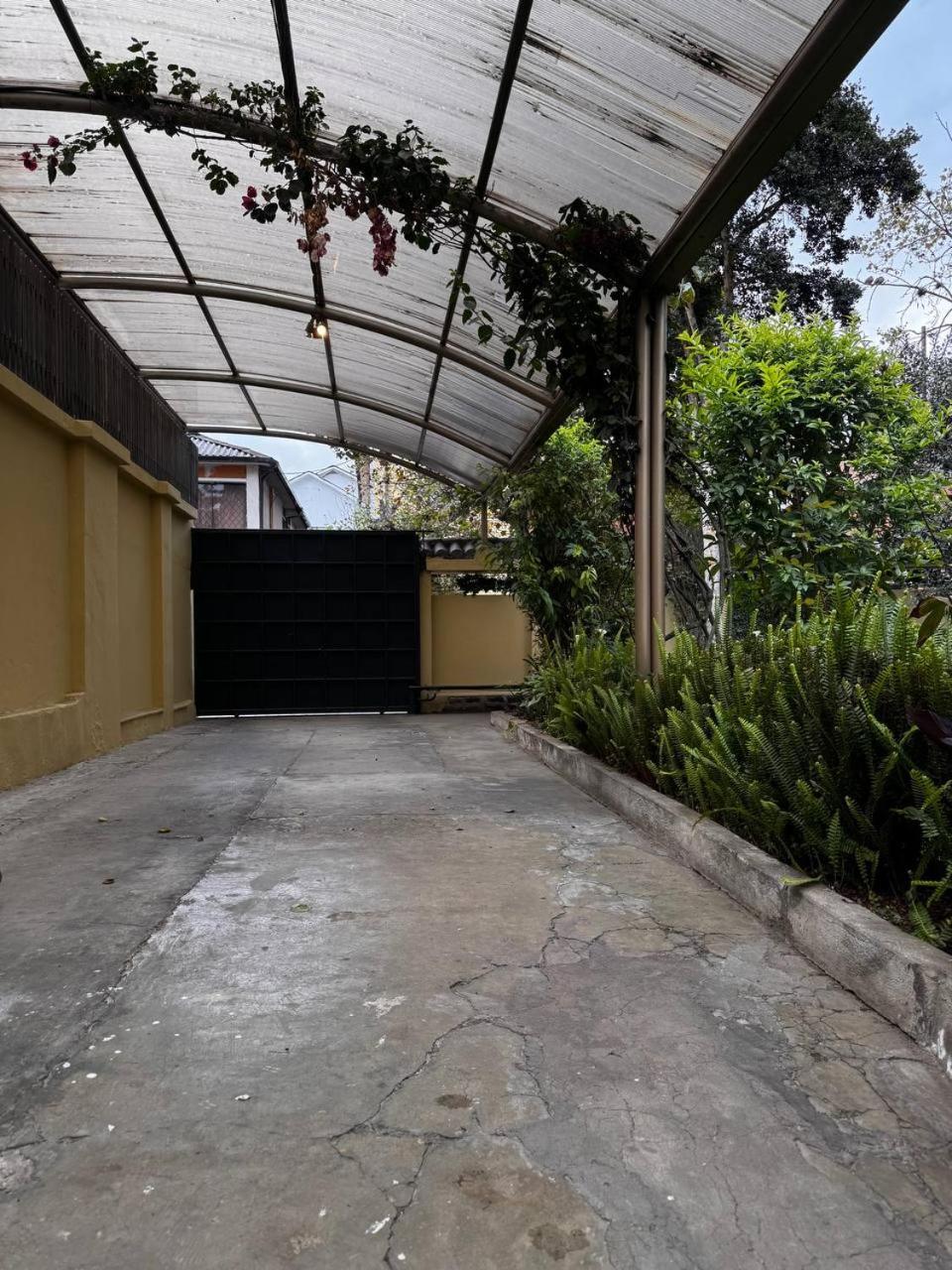 Hotel Cayman Quito Buitenkant foto
