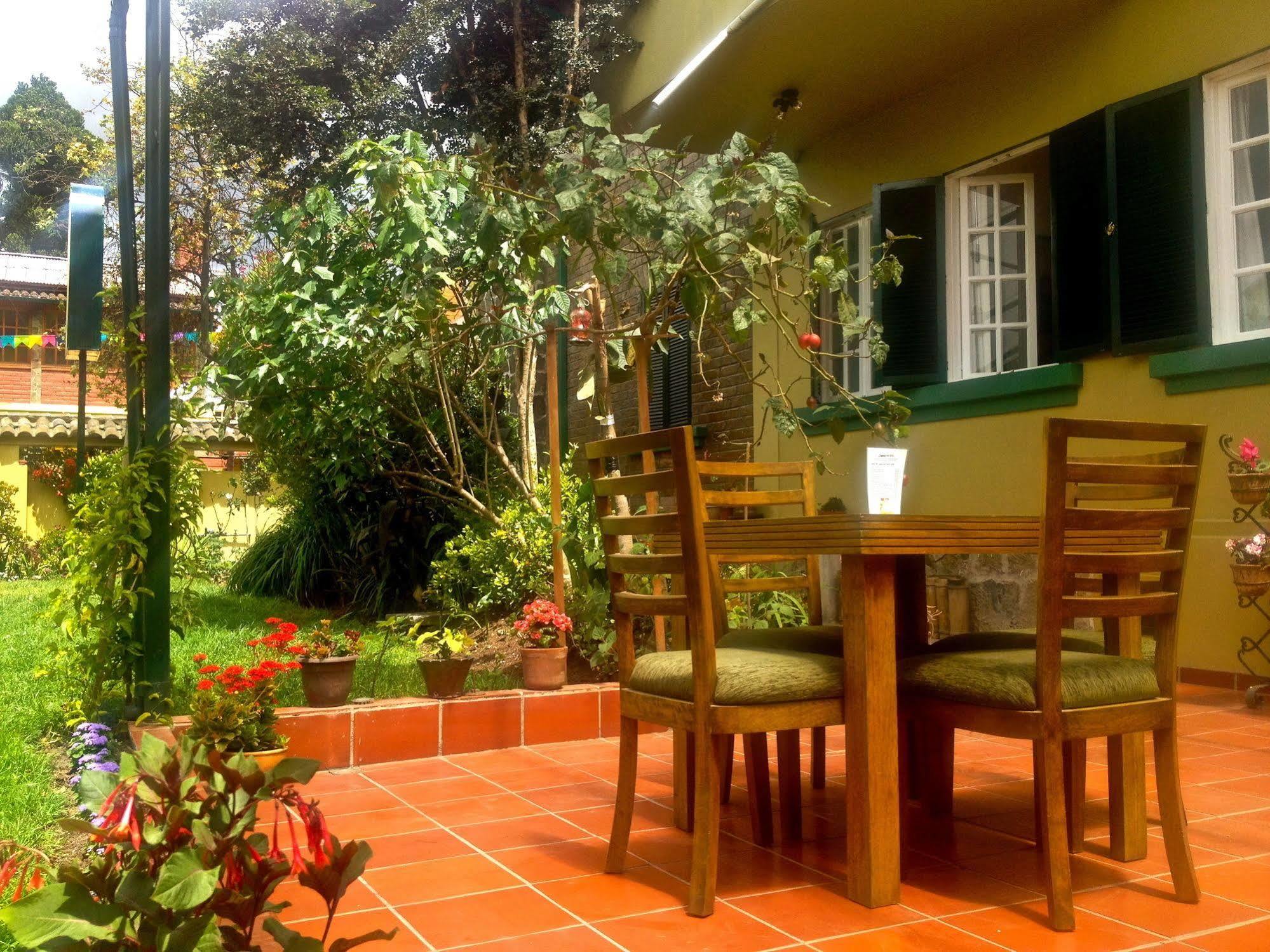 Hotel Cayman Quito Buitenkant foto