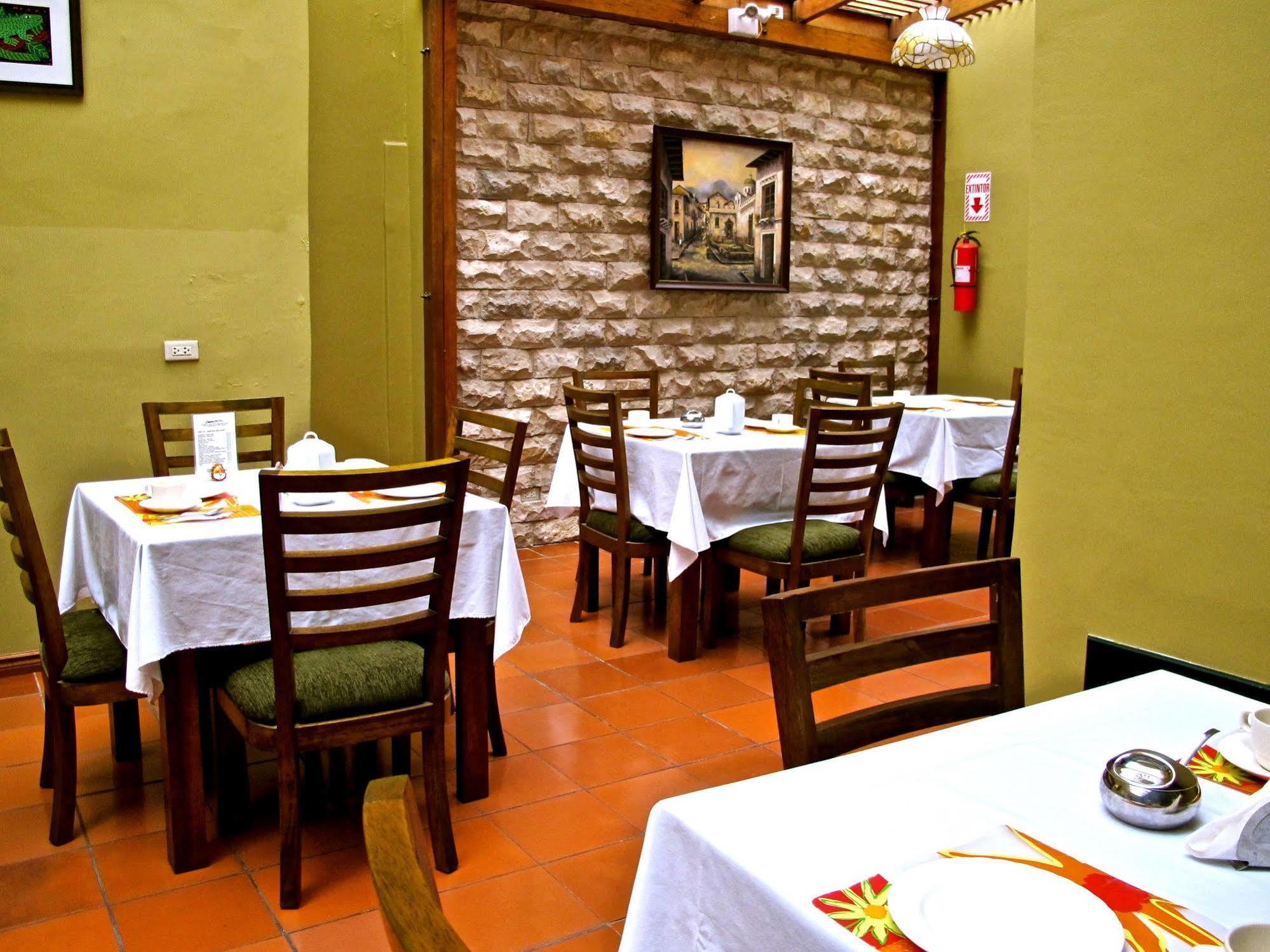 Hotel Cayman Quito Buitenkant foto